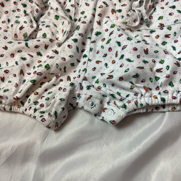 WeeFolks All Over Vegetable Print One Piece Outfit, size 6/9 Months - Picture 3 of 6